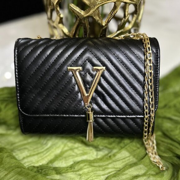 Black Quilted Chevron Shoulder Bag With Gold Chain And Tassel - Picture 1 of 6